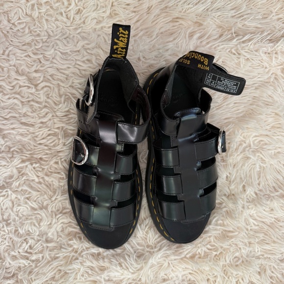 Dr. Martens MACKAYE LEATHER STRAP SANDALS black platform buckles SZ 8L shiny - Picture 2 of 9